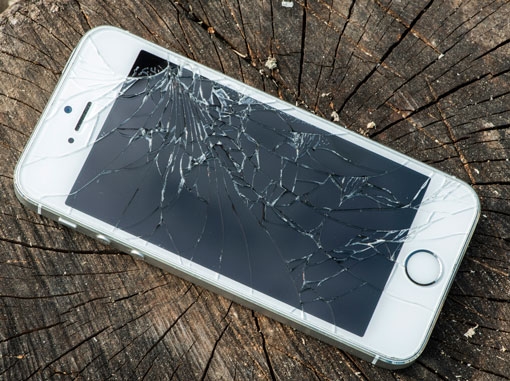 Ekranı Kırılan iPhone Değiştirilecek!